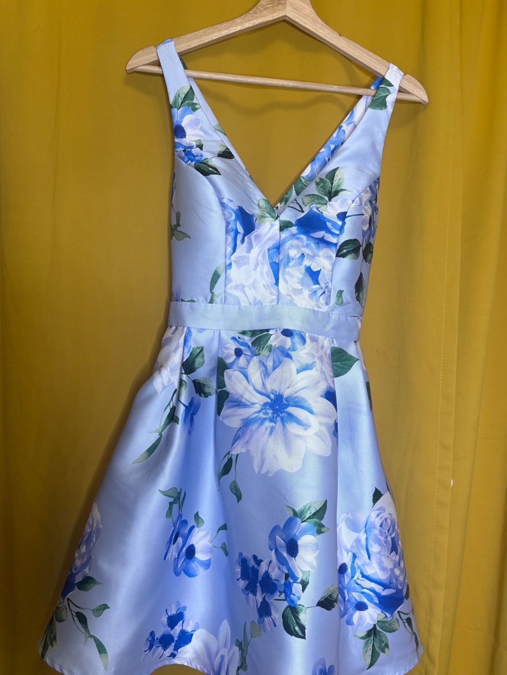 Sequin Hearts Light Blue Floral V-Neck Party Dress